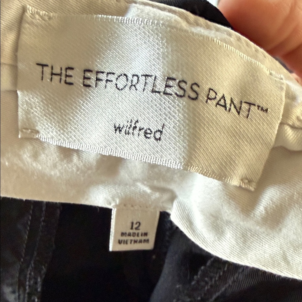Wilfred The Effortless pant in black! - Picture 2 of 3